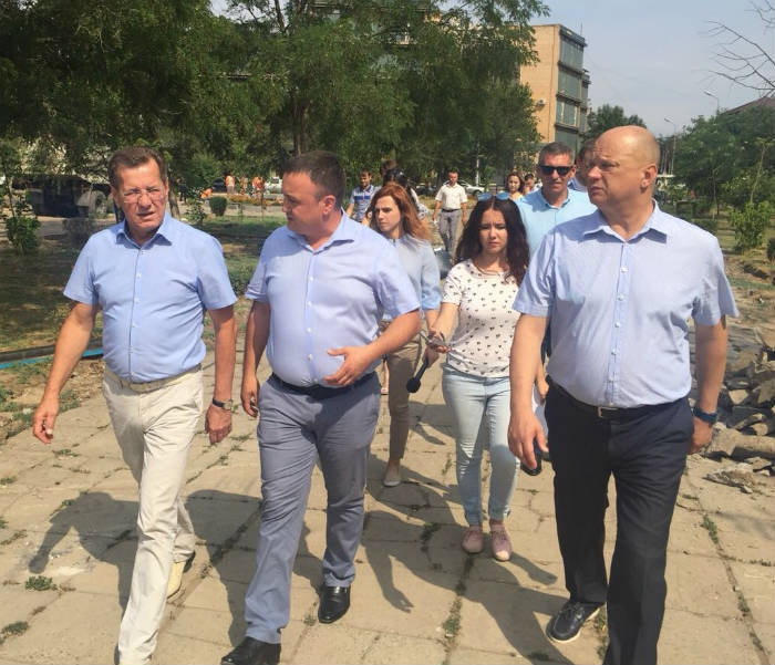 В Трусовском районе продолжается благоустройство скверов