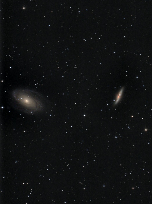 Астраханец на одном снимке запечатлел две галактики