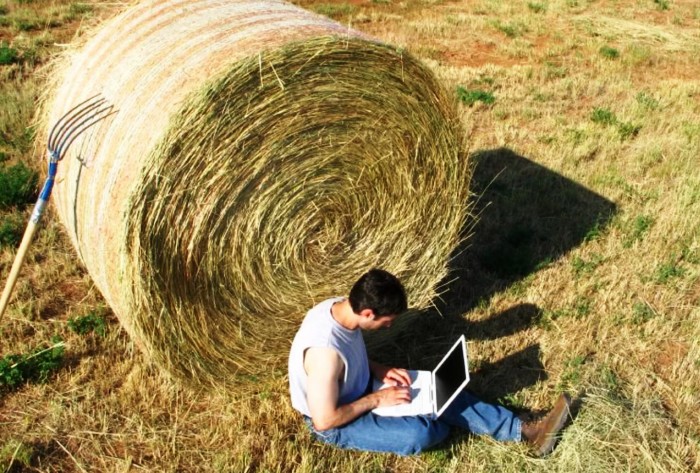 Продолжается голосование на предоставление мобильного интернета одному из астраханских малых сел