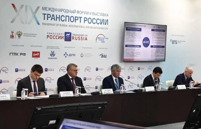 Астраханский губернатор принял участие в заседании профильной комиссии Госсовета по развитию транспорта