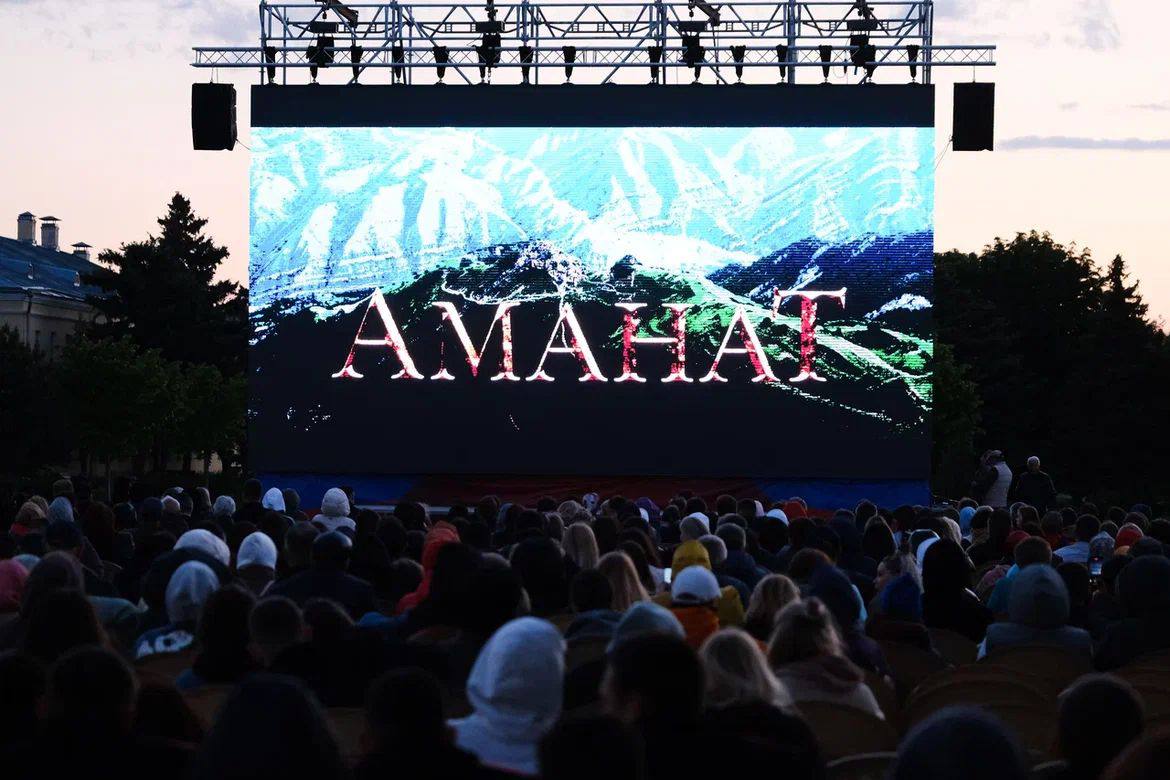 В Астрахань на предпремьерный показ исторического фильма приехал известный актер