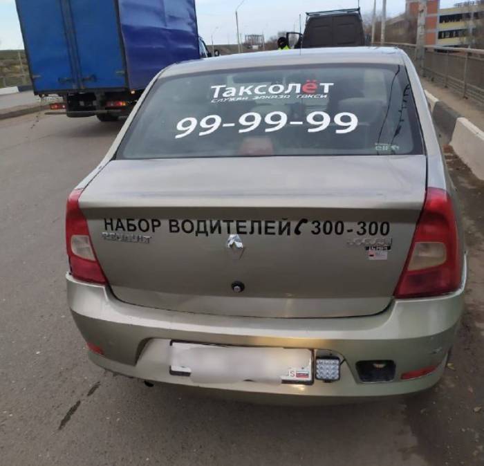 В Астрахани водителя такси наказали за установку нетипичного светового прибора