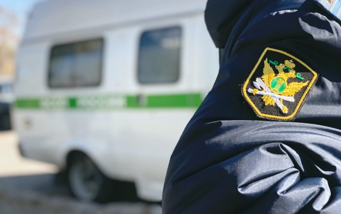 В Астрахани судебные приставы сняли с рейсового автобуса злостного алиментщика