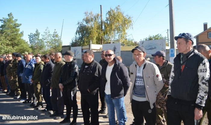 На севере Астраханской области первая группа мобилизованных отправилась в военно-учебные центры