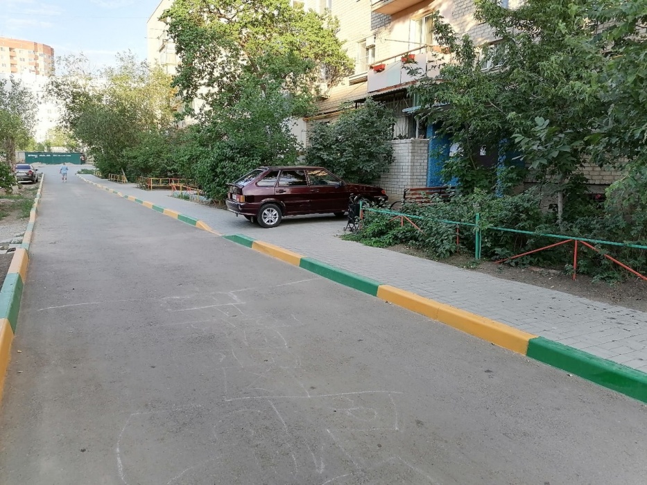 Астраханец объяснил полицейским причину эгоистичной парковки