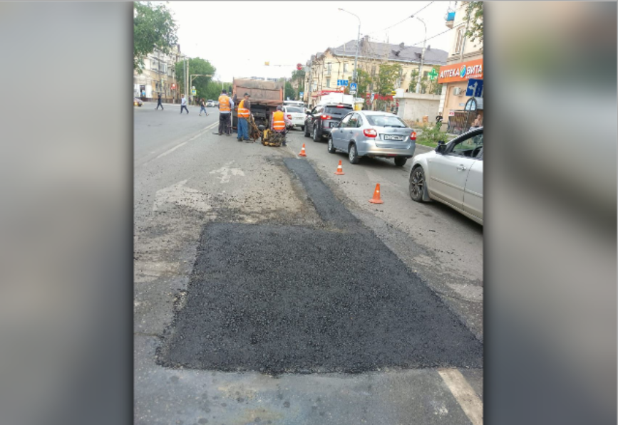 На дорогах Астрахани латают дыры