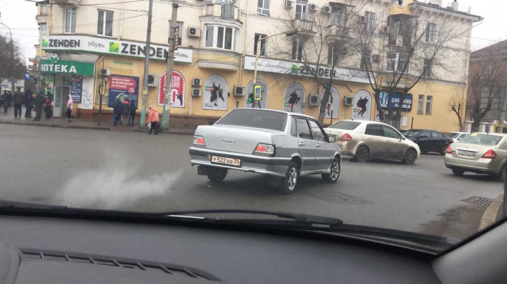 Астраханец безуспешно пытается выдать свою "пятнашку" за ауди