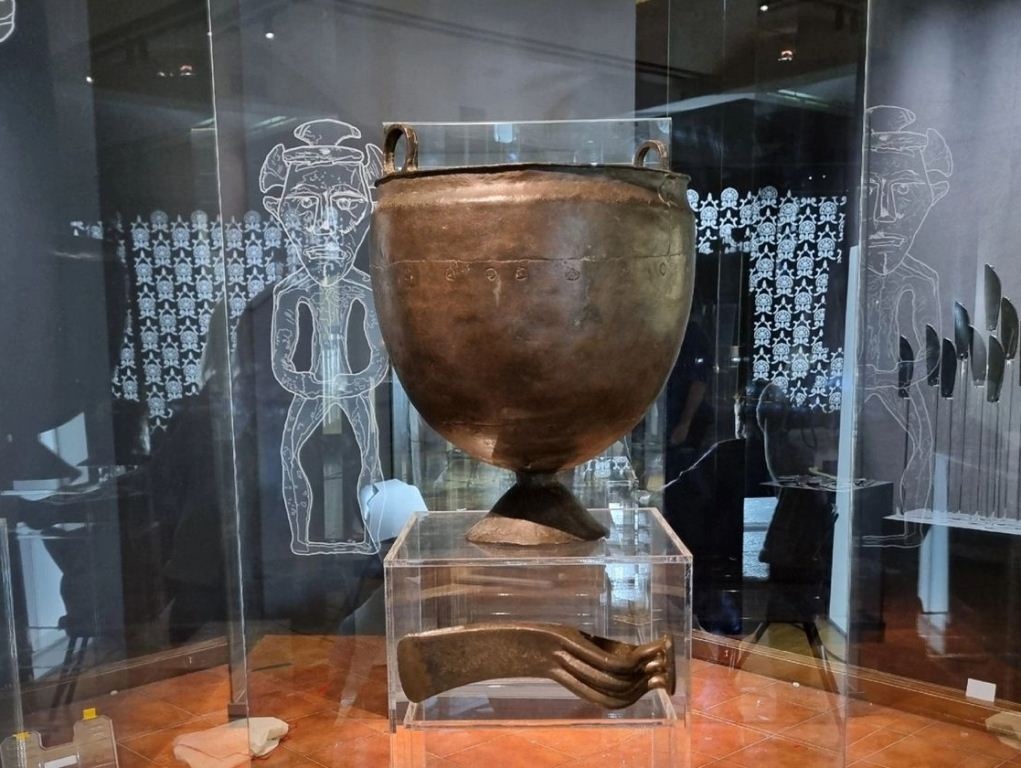 Артефакты из астраханского фонда выставили Государственном историческом музее