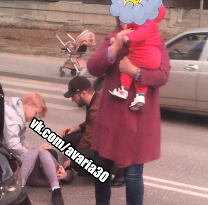 В аварии у астраханского ТЦ ребенок не пострадал. Мама в больнице (ОБНОВЛЕНО)