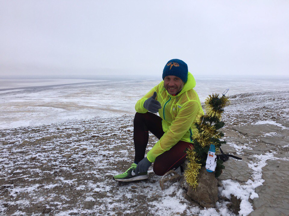 Ахтубинские спортсмены устроили флешмоб на горе Богдо