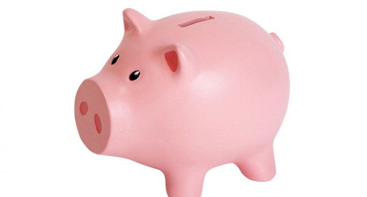 Почти каждый третий астраханец копит на черный день