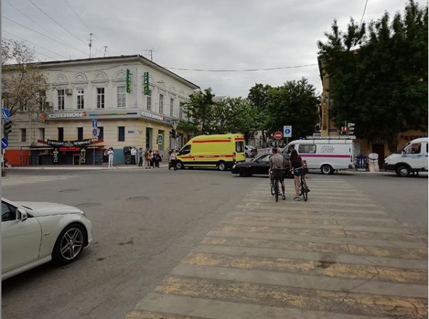 В Астрахани из-за угрозы взрыва эвакуирован ТЦ Арбат