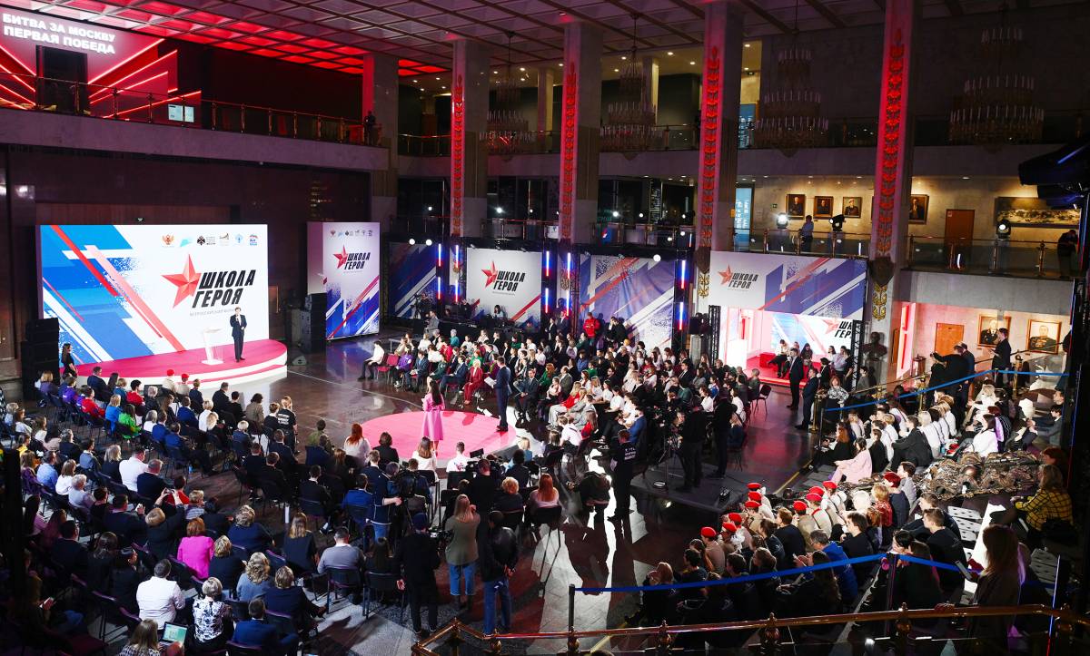 Единая Россия: Школы в РФ получат имена героев СВО