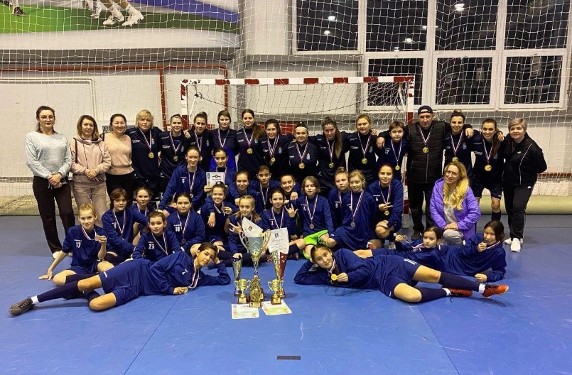 Юные астраханки взяли золото по мини-футболу