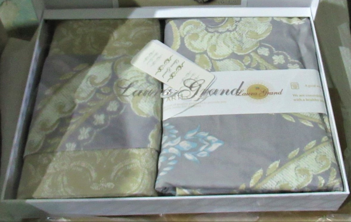 Астраханские таможенники передали конфискованное постельное белье детям в ДНР