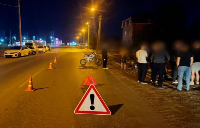 На правобережье Астрахани 12-летний мотоциклист врезался в «Ладу»