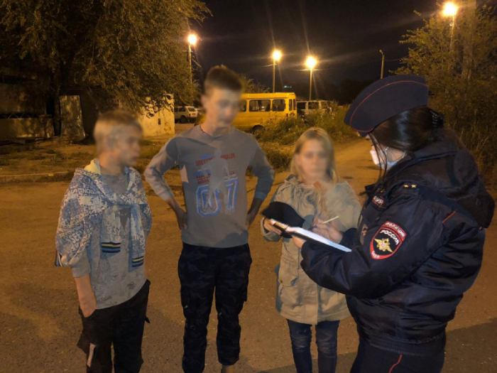 Полицейские поймали детей, гулявших в ночное время по Астрахани