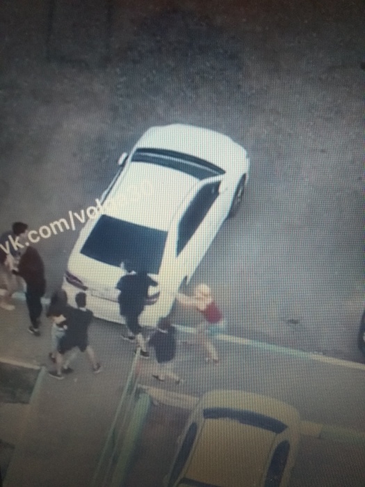 Астраханец обещал всех зарезать на детской площадке