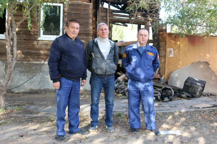 "Как в фильме ужасов": трое астраханцев рассказали, как спасали людей из горящего дома