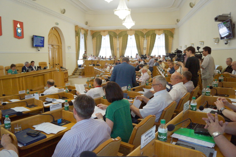 Бюджетникам хватит зарплаты на десять месяцев