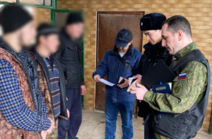 В ходе новых рейдов астраханская полиция выявила 176 миграционных правонарушений