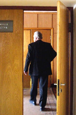 В Астраханской области стало меньше чиновников