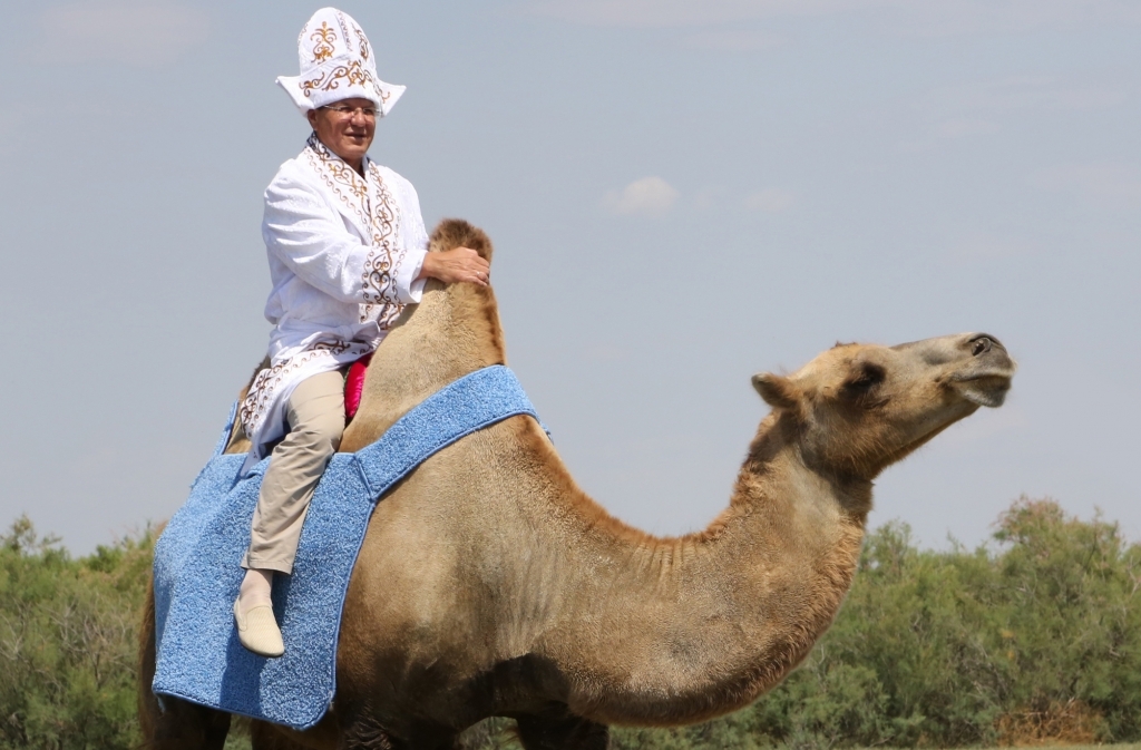 Казахская кухня, прогулки на верблюдах и напевы домбры - гостям Астрахани 
