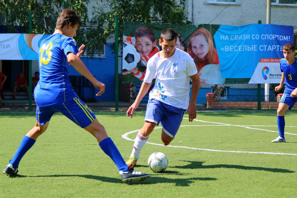 «Ростелеком» организовал в Астрахани юношеский футбольный турнир