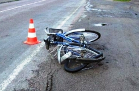 Под Астраханью автомобиль сбил велосипедиста