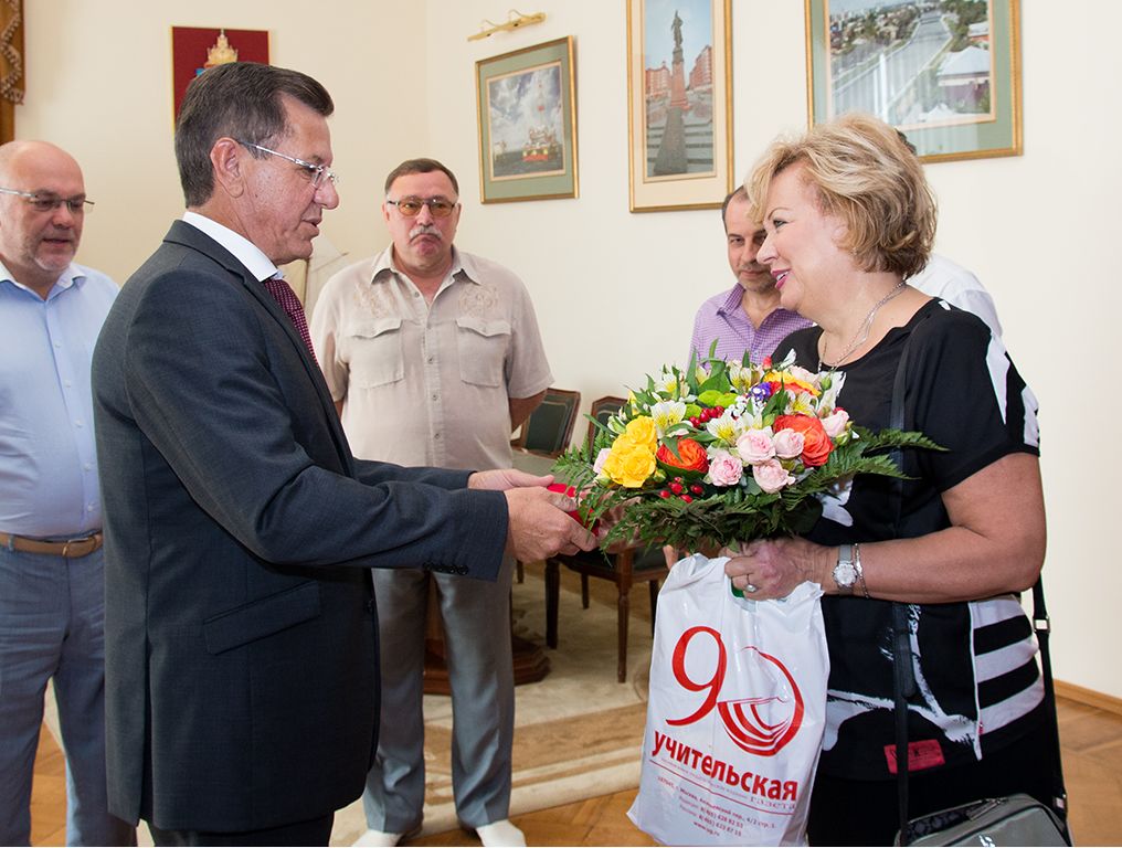 "Звезды" российского учительства вдохновят астраханских педагогов на новый учебный год