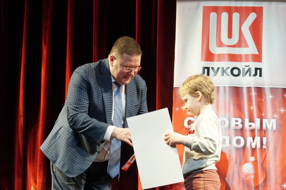 Астраханские нефтяники наградили юных участников эко-конкурса "Чистый взгляд-2020"