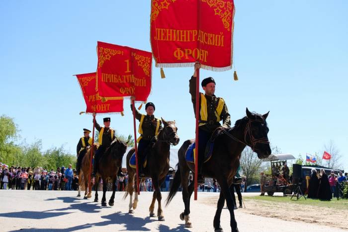 Традиционный конный поход в честь Дня Победы совершили черноярские казаки