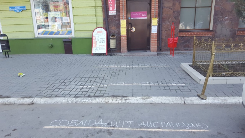 Фото дня: магазин в центре Астрахани на страже нашего здоровья