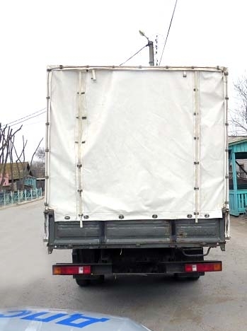 Под Астраханью полиция задержала автомобиль с 350 килограммами икры в кузове