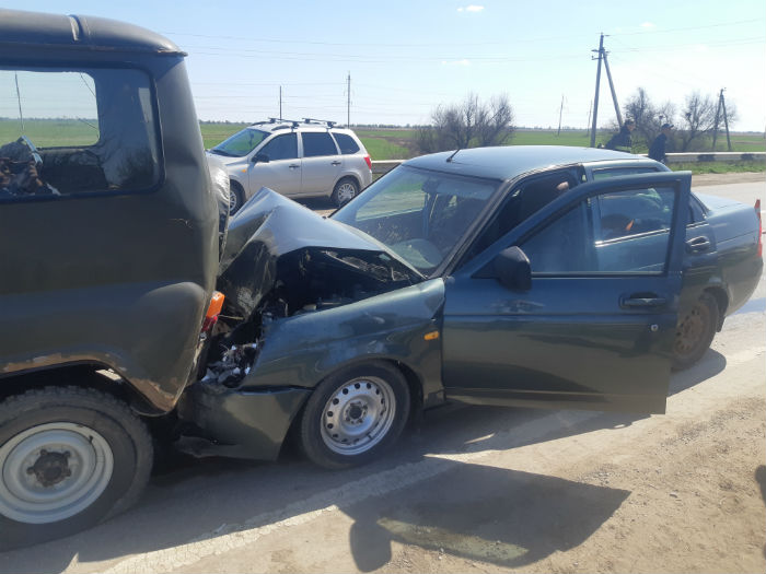 На астраханской трассе серьезная авария с участием маленьких детей, есть пострадавшие