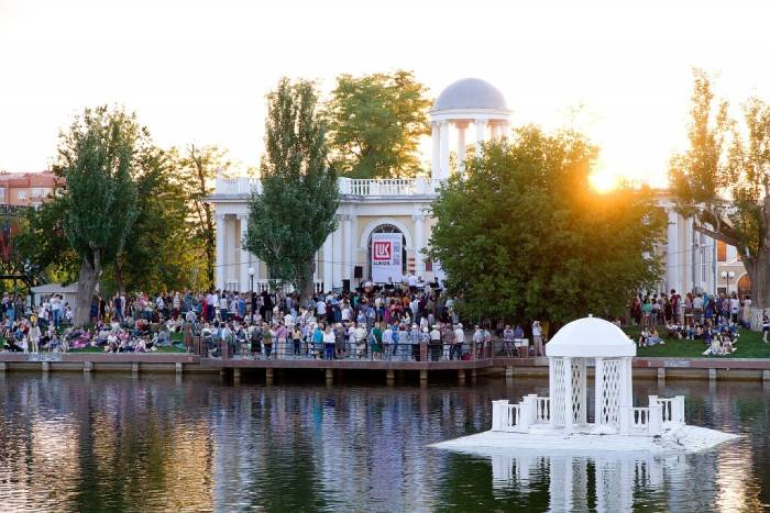 На Лебедином озере в Астрахани вновь зазвучит «Музыка на воде»