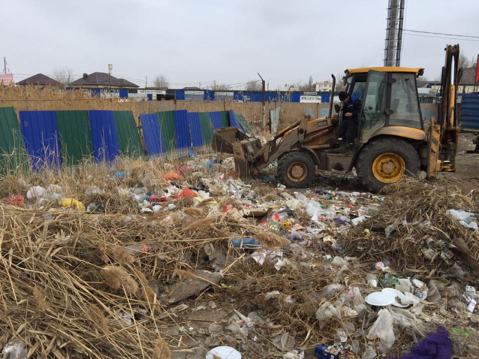В Трусовском районе прошла масштабная уборка: вывезли 250 куб.м отходов