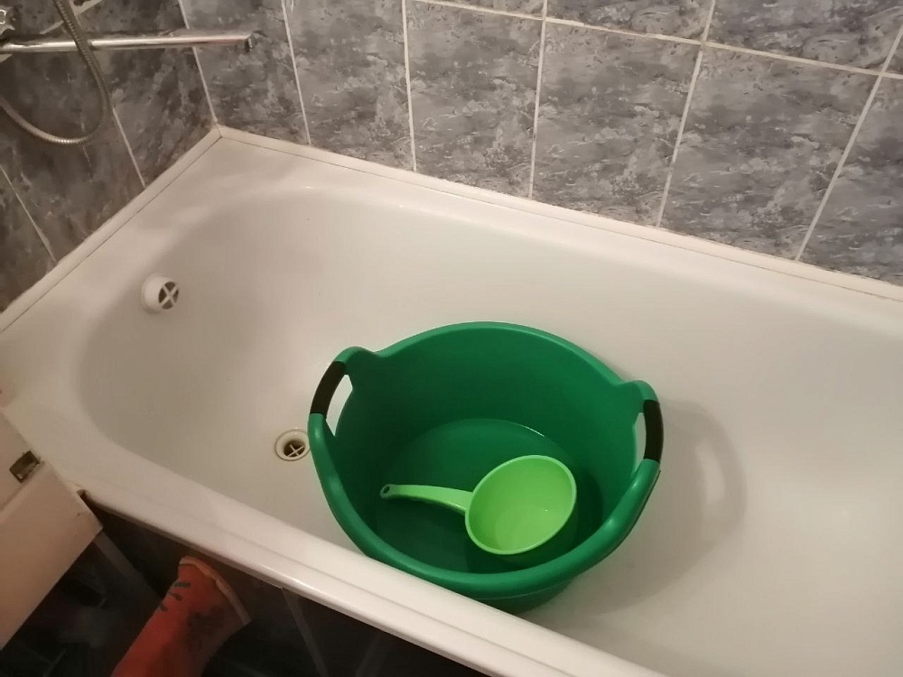 В Камызяк под Астраханью постепенно возвращается холодная вода 