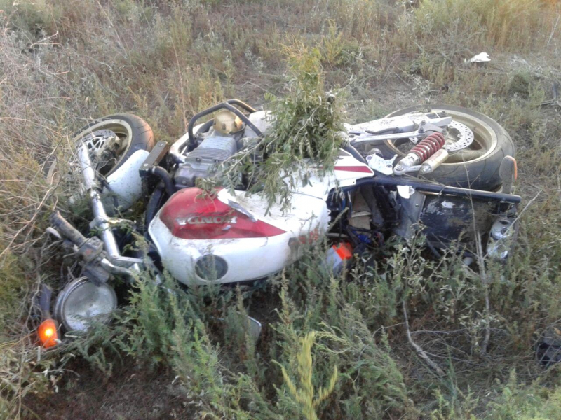 Не было прав: астраханский мотоциклист испортил себе и своему другу жизнь