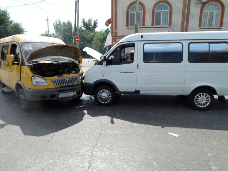 Это не шутки: столкнулись две маршрутки