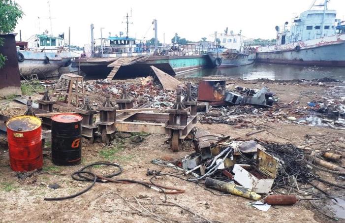 Астраханский суд поддержал иск Росприроднадзора в 54 млн рублей за загрязнение почвы у реки Кизань