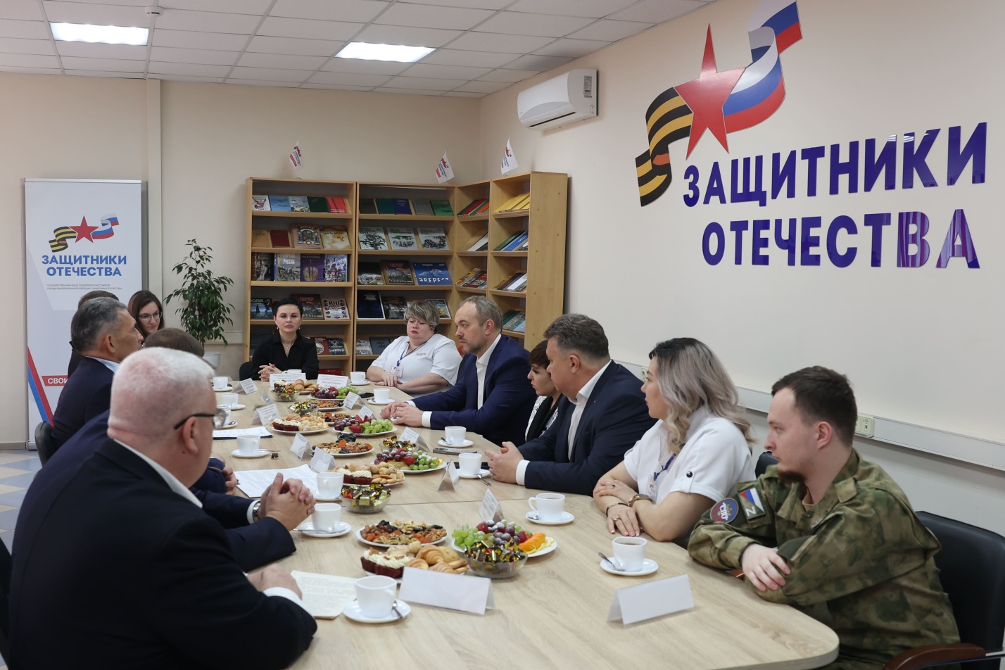 Ирина Гусева и Евгений Грачев встретились с ветеранами СВО в Астрахани