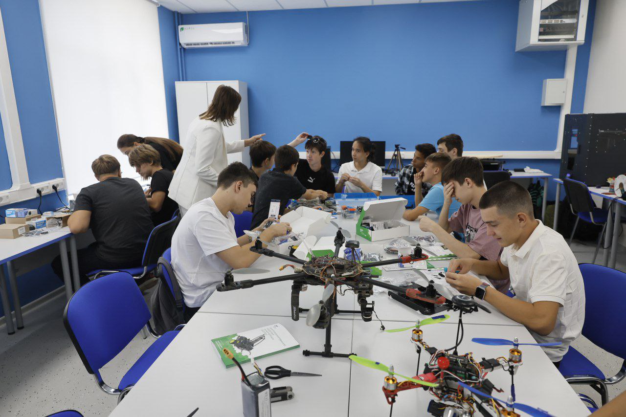 Астраханские студенты и школьники разработали облегчённые беспилотники для СВО