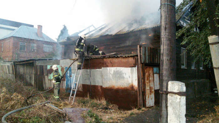 За минувшие сутки в Астрахани и области произошло 17 пожаров