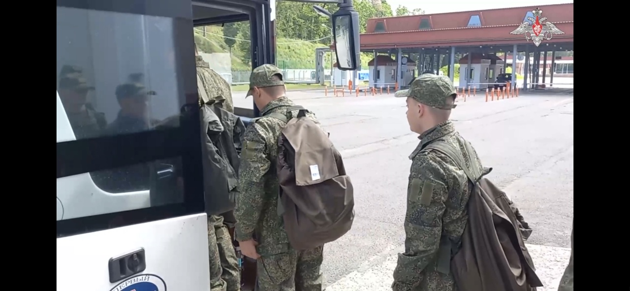 Трое астраханцев вернулись на Родину из украинского плена 