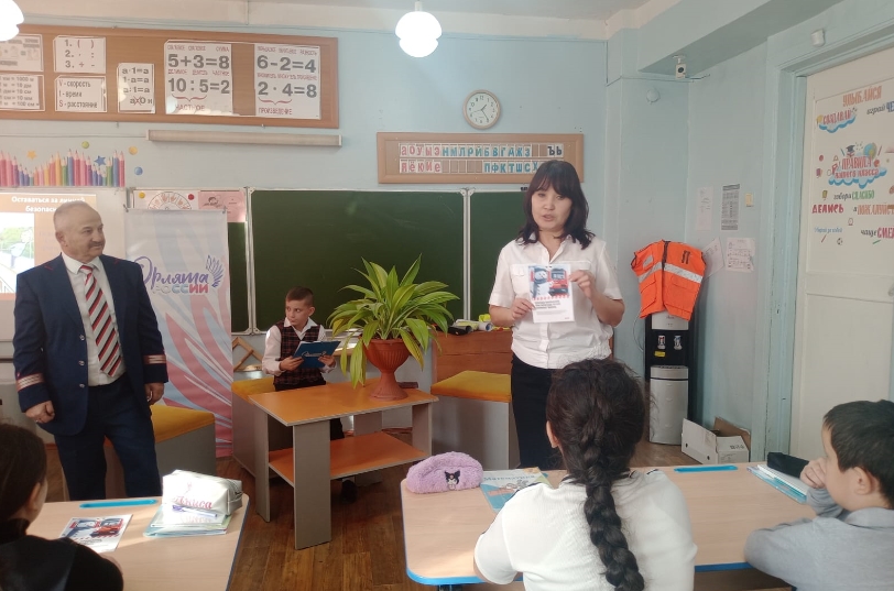 Астраханским школьникам вновь напоминают о правилах безопасности на железной дороге