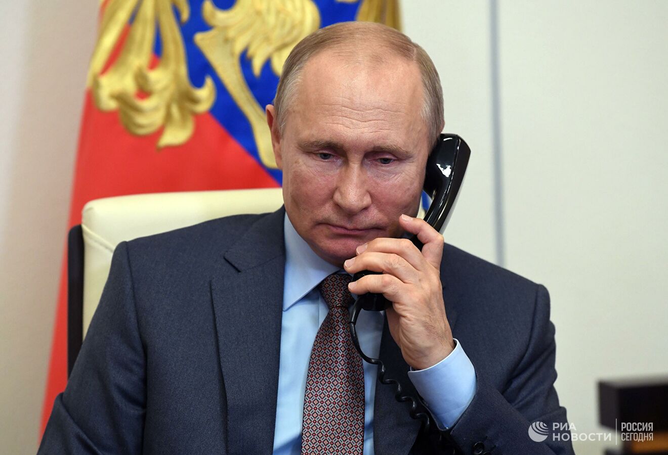 Президент России Путин обсудил с главой Евросовета Мишелем вопросы спецоперации на Украине