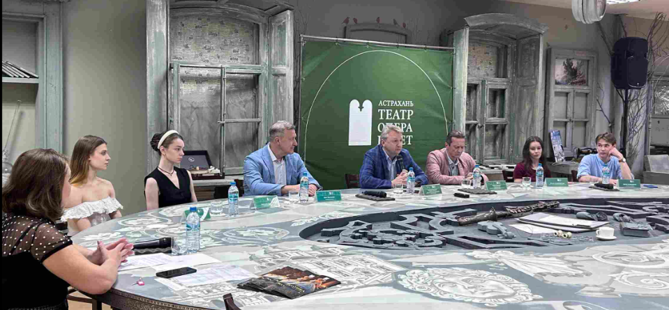 Астраханцев погрузят в сложную партитуру Прокофьева через «Золушку»