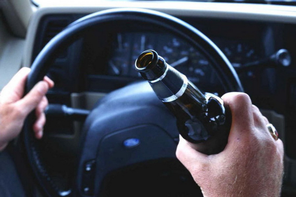 Под Астраханью опрокинулся автомобиль под управлением пьяного водителя без прав