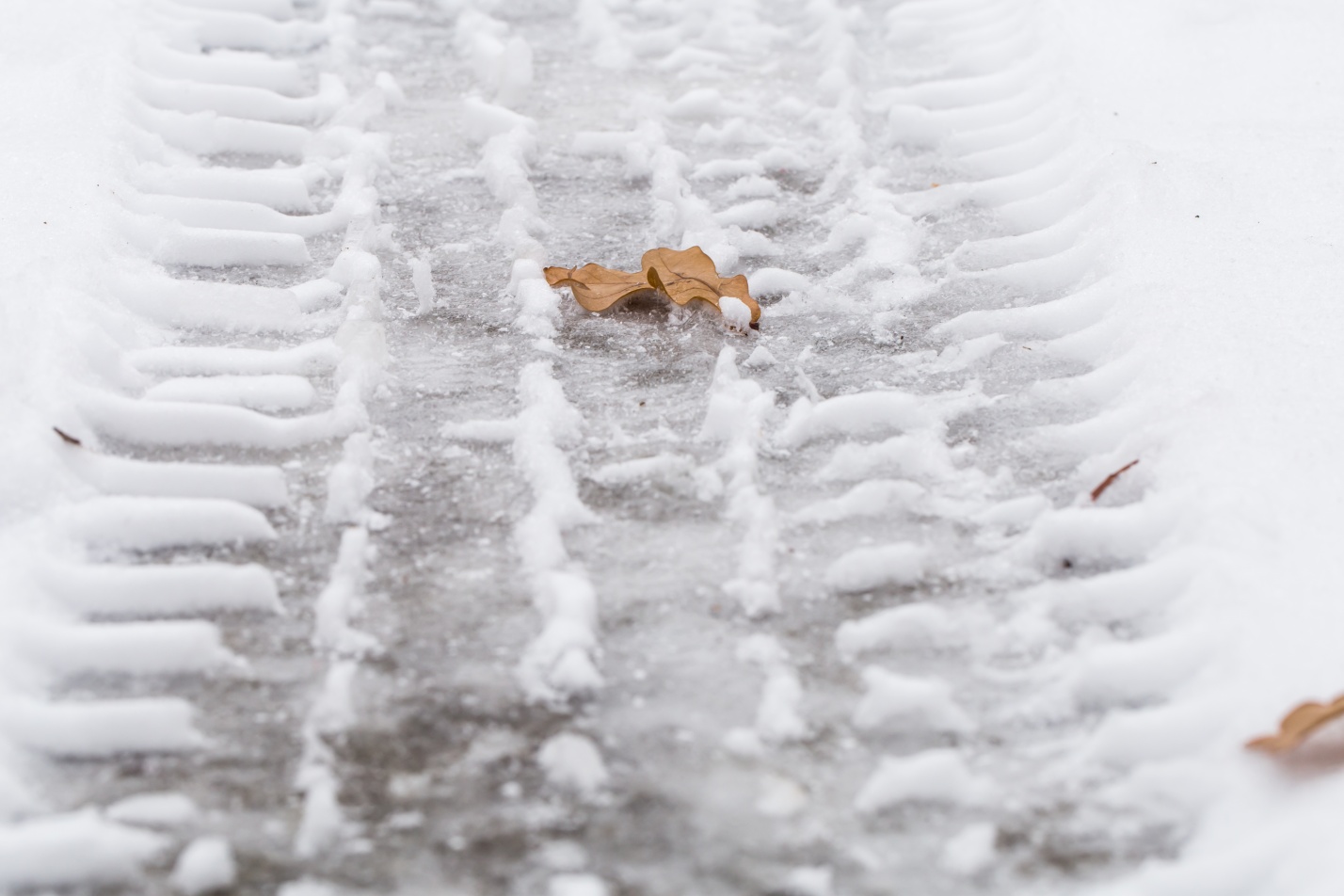 Гололед и снежные заносы ожидаются на астраханских дорогах
